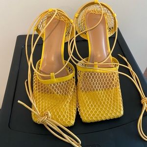 MESH WRAP AROUND HEEL